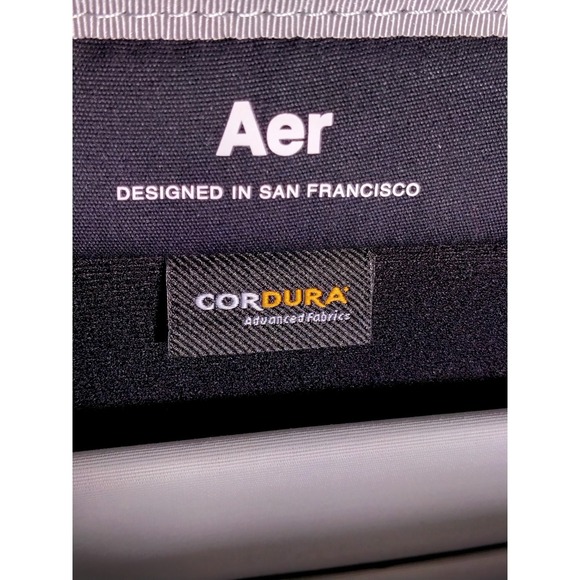 Aer Black Laptop Carry Spacious Bag 17" X 13" - Picture 3 of 10